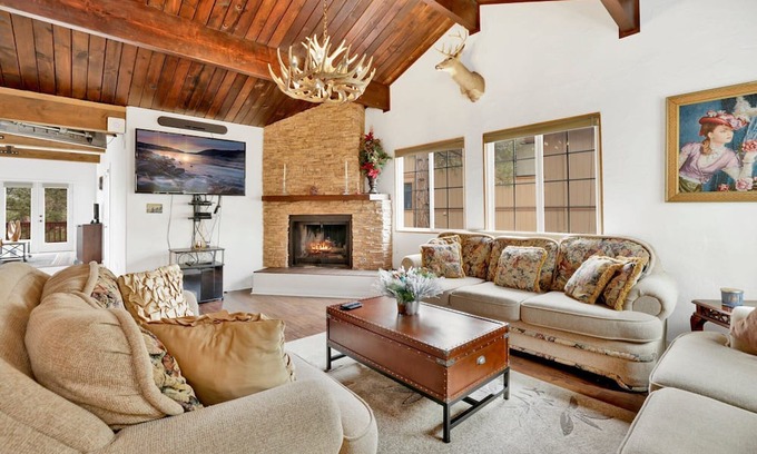 Whispering Forest Cabin | Antelope Views Big Bear~Pool Table~Relaxing Retreat