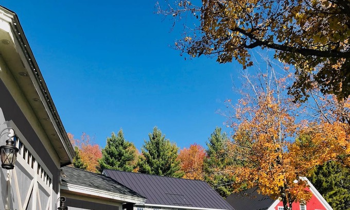 Fairfax Bed & Breakfast | Vermont Inn at Grace Farm Private and Spacious King bed & En suite bath. Eclipse