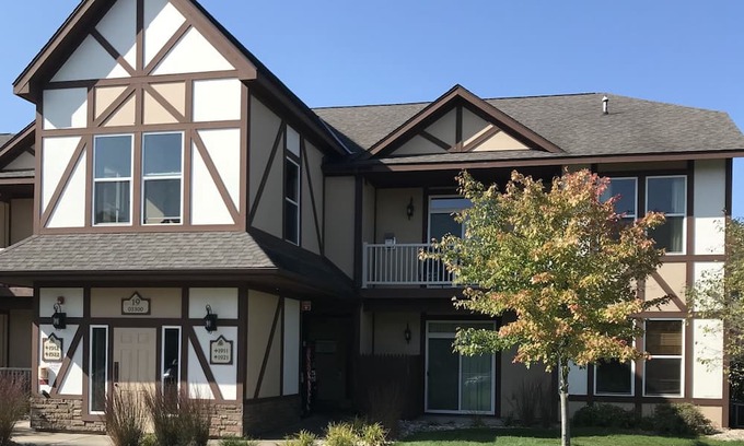 Boyne Falls Resort | 🌞3-4 Night LaborDay weekend. 2BR 2Bath, kitchen, living & dining room. Sleep 6.