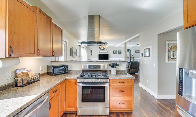 Kalispell House | Bigfork Home w/Fire Pit: Steps to Flathead River!