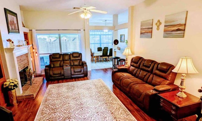 Temple House | ★NEW★ A Respite Escape- 3 BDR 2 BTR Home of Temple