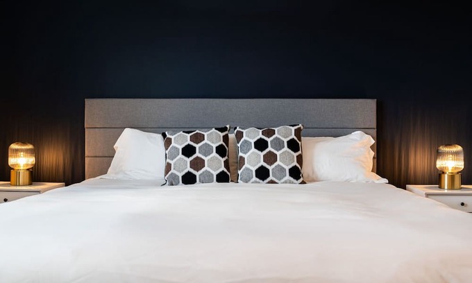 Shelburne House | Two Bedroom Suite in the heart of Shelburne