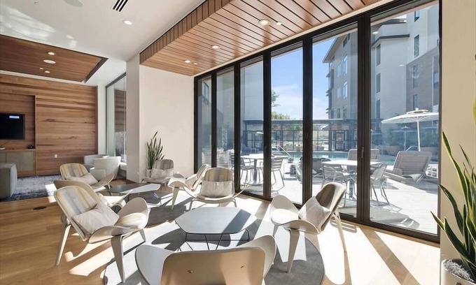 Shoreline West Apartment | Mountain View 1 BR | Desk + Wi-Fi | Downtown