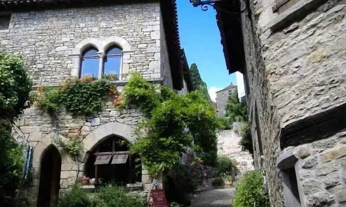 Saint-Antonin Noble Val House | Flower Camping les Gorges de l'Aveyron * - The Gite (2 bedrooms) 5 people