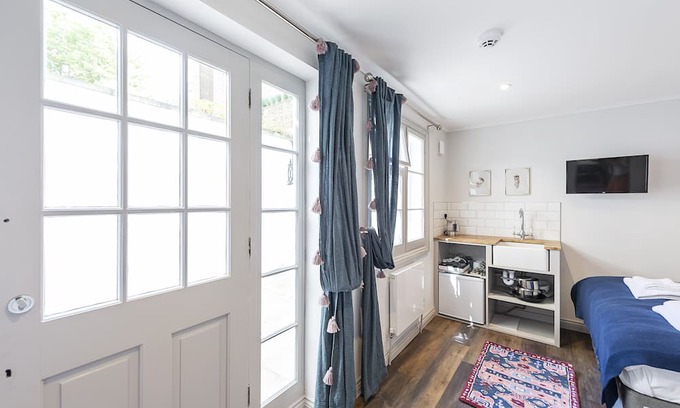 Campden Apartment | Small Kensington Studio, 5 mins to Kensington Palace & 10 mins to Portobello Rd