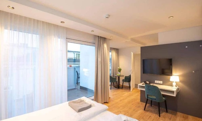 Meidling Apartment | Superior Double Room by Arbio