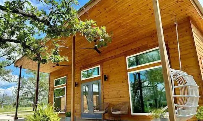 Stonewall House | Casa Serena on 26 Acres with Firepit