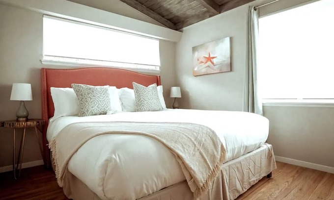 Campanil House | Hendry's Beach Hilltop Hideaway