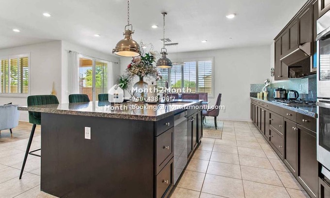 Fontana House | Luxurious Haven on Curry Pl #41793