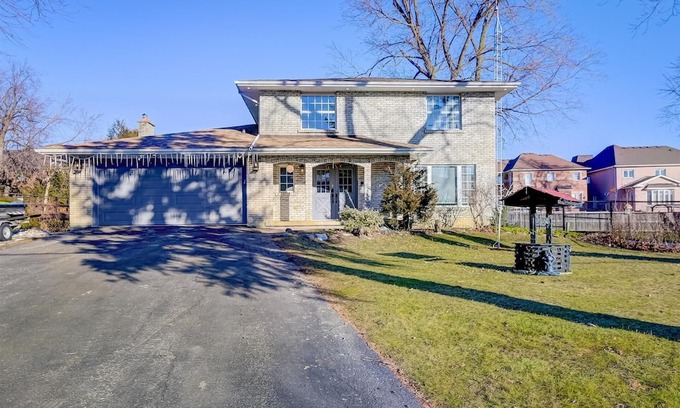 Markham House | Cozy home in Markham city where you can gather with family and friends.
