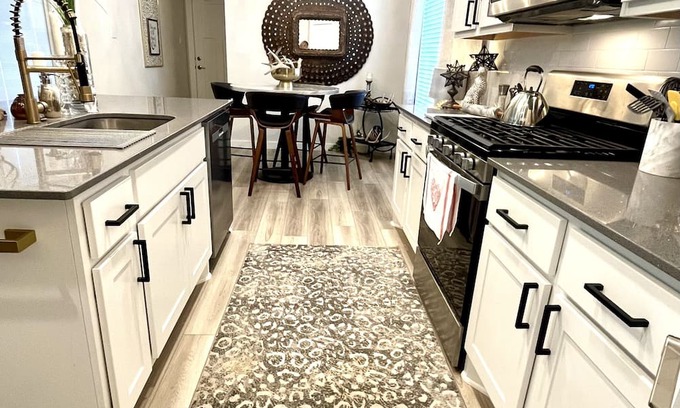 Wellborn House | College Station Midtown Cat House ~ 4 Bedroom