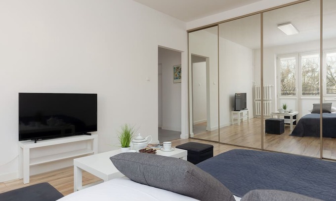 Muranow Apartment | Bright Studio With Balcony by Renters