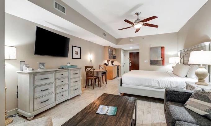 Baytowne Wharf Condo | Ground-Floor Studio: Courtyard Patio, King Bed, Kitchenette - Sleeps Up to 4 Guests for a Relaxing Stay! at Sandestin Golf and Beach Resort