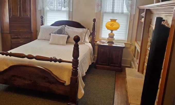 Patton Bed & Breakfast | The Miners' Lodge
