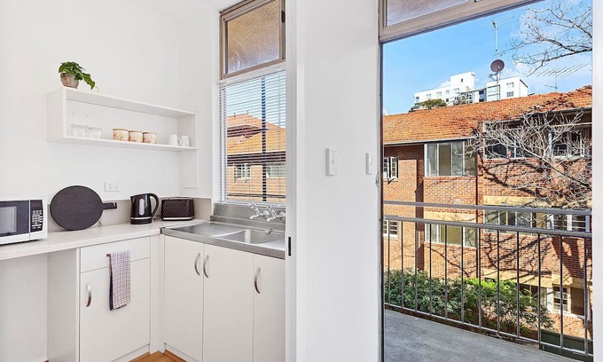 West Perth Apartment | Urban Oasis on Mount Street: Walk to City