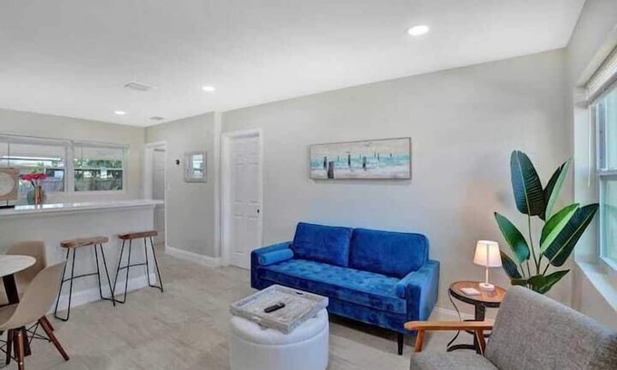 Central Oakland Park Apartment | 2 Bedroom 825955 by Houzlet