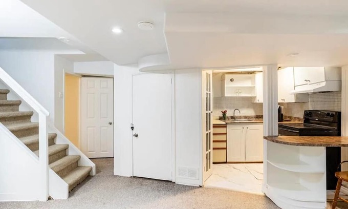 Newtonbrook House | Spacious 2BDR lower unit home In North York