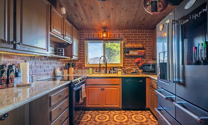 Lemon Grove House | Mountain Majesty: Your Serene Escape Awaits!