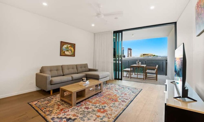 West End Apartment | Excellent location Luxury 2BR apt w/carpark