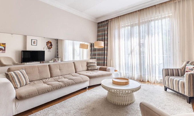 Esentepe Apartment | Chic Flat 5 min to Kanyon Mall and Metro in Levent