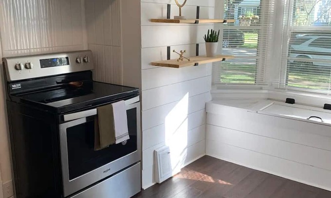 Kamm's Corners House | Cozy 3 Bedroom House on the Westside of Cleveland