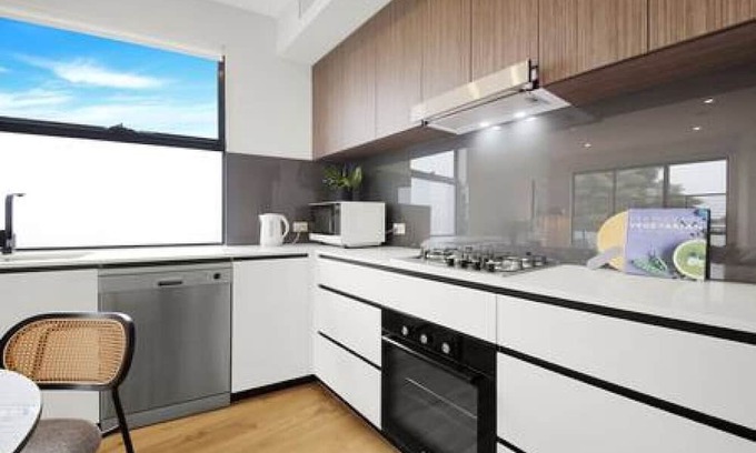 Preston Apartment | Parkside Chic Near Northland