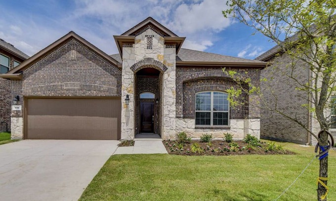 Aubrey House | New property nestled in a safe and cozy neighborhood in North Texas