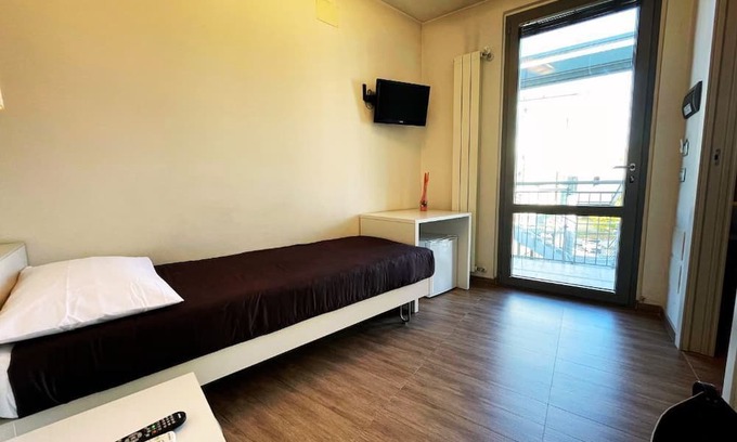 Rosate House | Elegant single room a few minutes from the highway exit towards Milan