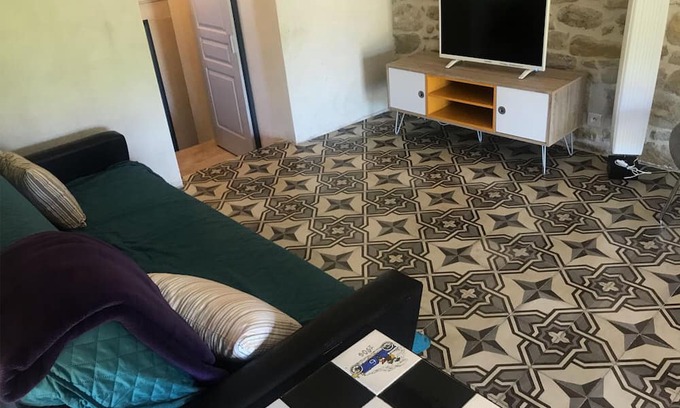 Saint-Sauveur-de-Cruzieres Cottage | Cottage 'Gite Figuier Et Vignes' with Shared Pool, Private Terrace and Wi-Fi