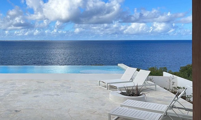 Kralendijk Villa | Kas Très Oceanfront with Stunning Views