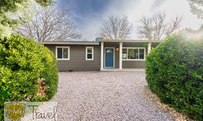 Prescott House | *Newly Listed *Walk to Watson Lake *Firepit *BBQ Grill