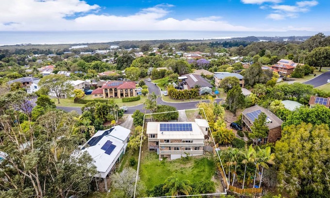 Ocean Shores House | Warrambool - Spacious Coastal home with Ocean views.