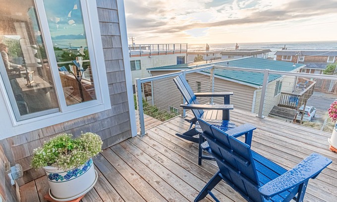 Rockaway Beach House | Stunning 4 bedroom, 3 bath home perfect for guests looking for a spacious layout