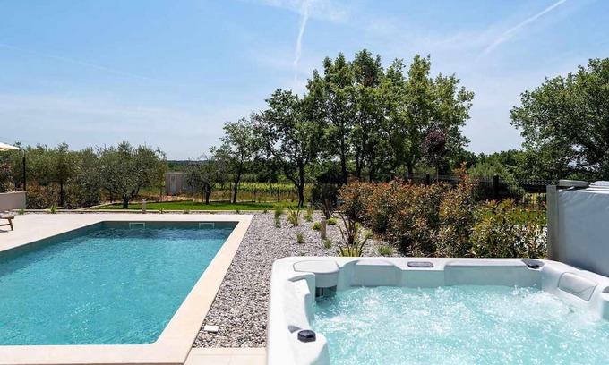 Kadumi House | Villa San Vincenti newly built holiday home with pool and wellness not far from the town of Porec an