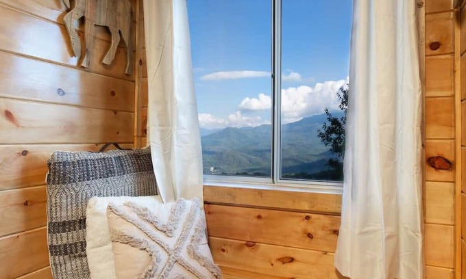 Chalet Village Condo | Huge Mt. LeConte View/Indoor Pool & HotTub/Updated
