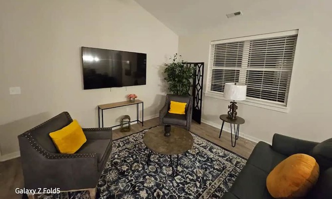 Canton Condo | Luxury Condo in Canton, MI: Enjoy your stay in Comfort, Style, and Convenience.