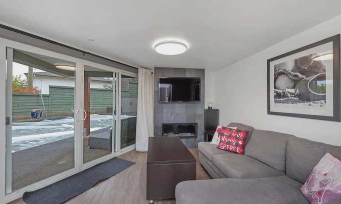 Saanich West Apartment | Hidden Oasis, Victoria, BC 2bdrm Suite