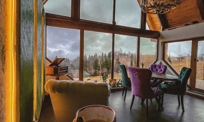 Sirnea House | Refurbished barn looking over the mountains - 20 min away from Dracula's Castle