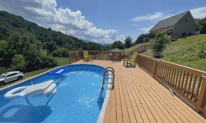 Luray House | Shenandoah Serenity - Luxurious Mountain Cabin - Swimming Pool, Spa, Jacuzzi!