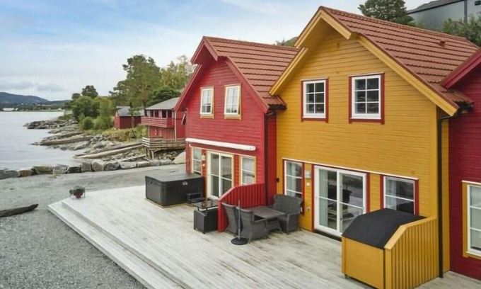 Eidsvag House | Stunning home in Eidsvåg i Romsdal