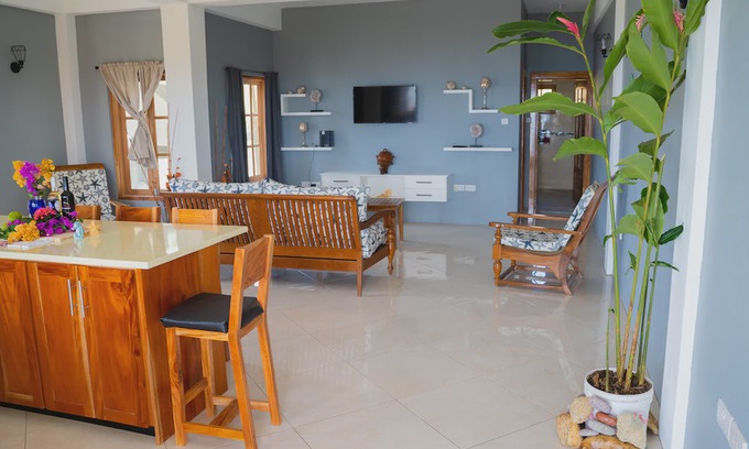 Choiseul Apartment | Make peace with the ocean with breathtaking views and great beach Free Breakfast