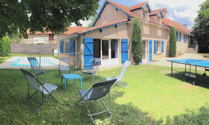 Vailhourles House | The longère de Mayrinhac with its private swimming pool