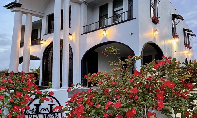 Lowlands Apartment | El Romeo, Casa Josepha. Free WiFi, Near Beaches, High-end Villa