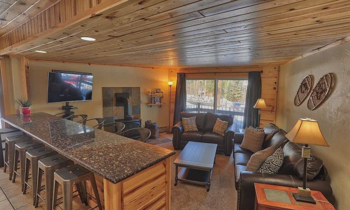 Peak 8 Condo | Goldcamp Launchpad - Location, Hike & Hot Tub!