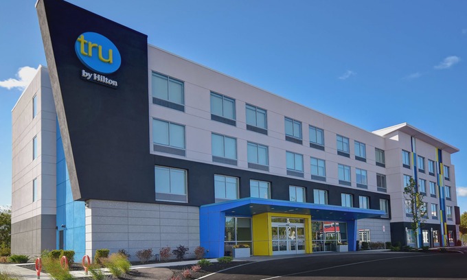 Concord Hotel | Tru by Hilton Concord