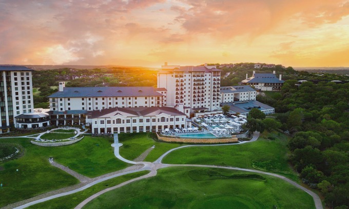 Cabin Ridge Estates Resort | Omni Barton Creek Resort and Spa Austin