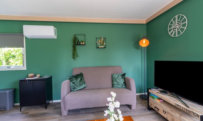 Stegeren Ski Chalet | Chalet in Stegeren near Forest and Pond