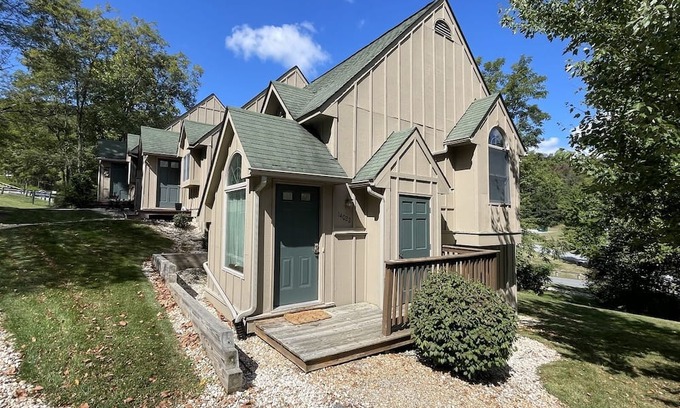 Mercersburg House | 14022 Maple Way - Townhome at Blairs Ridge