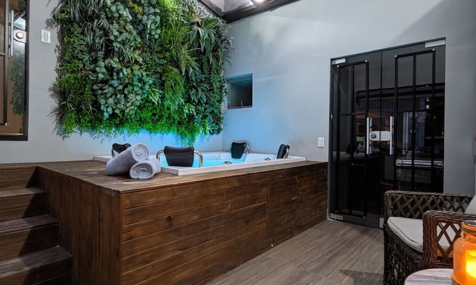 La Florida Apartment | The Belmonte Penthouse | Daily Clean | Bfast | Sound System | Dimmable Lights