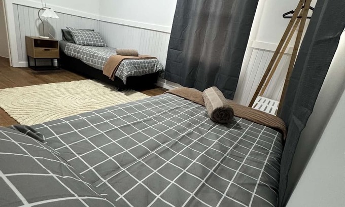 Swansea House | Swansea Coastal Retreat near the sea and IGA